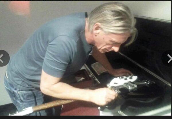 Paul Weller Signed Rickenbacker + 29 Instant Wins - Image 2